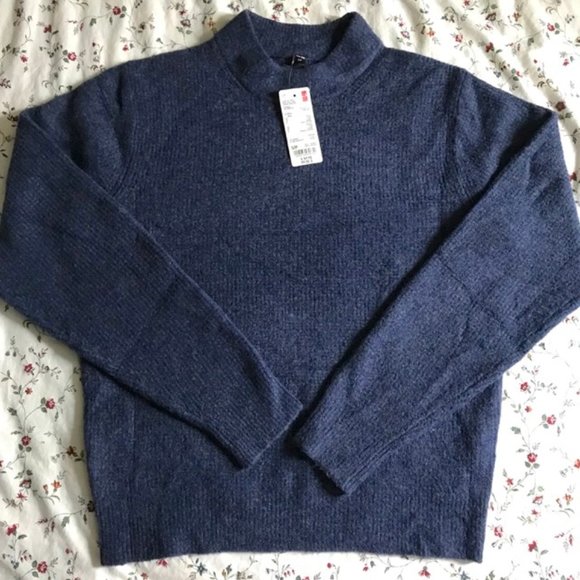 NWT Uniqlo mockneck sweater - Picture 2 of 3